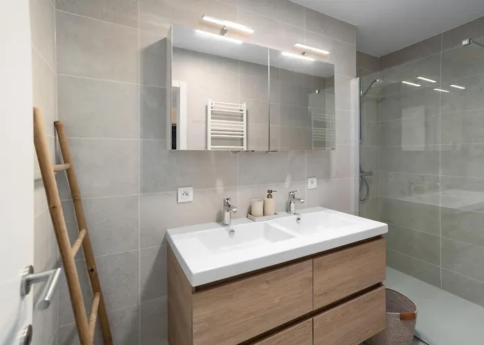 - - Modern, Design En Warm App 4p *