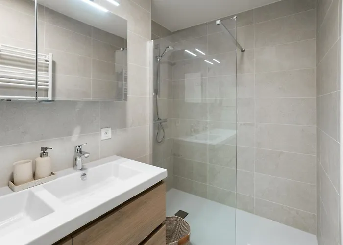 - - Modern, Design En Warm App 4p Lejlighed *