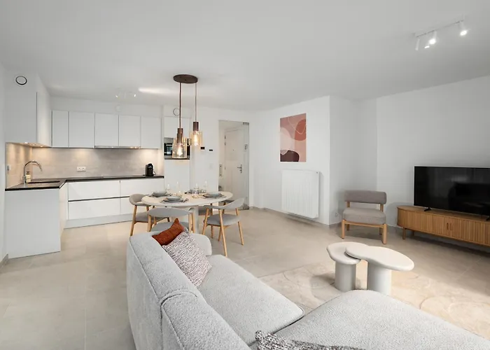 - - Modern, Design En Warm App 4p Lejlighed *