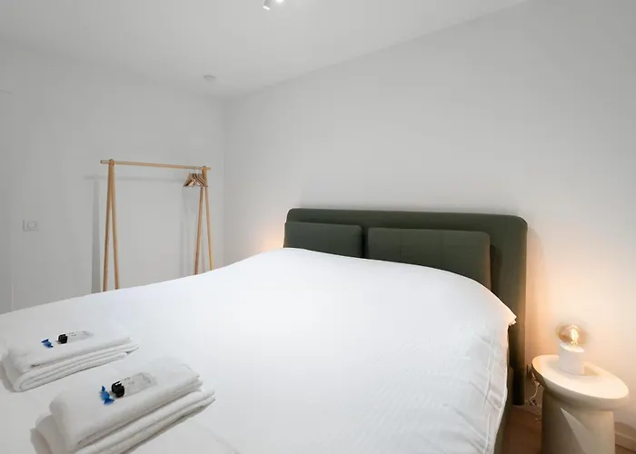 - - Modern, Design En Warm App 4p * Oostende